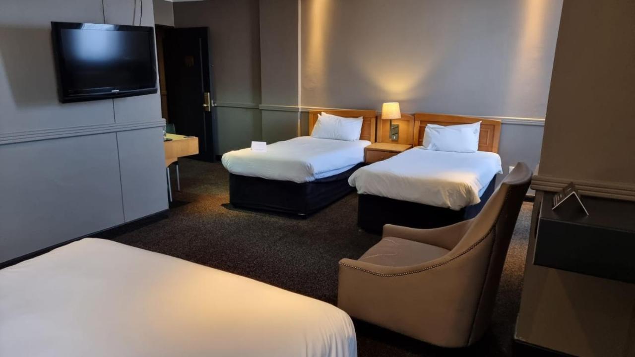 Manhattan Hotel Pretoria Bagian luar foto