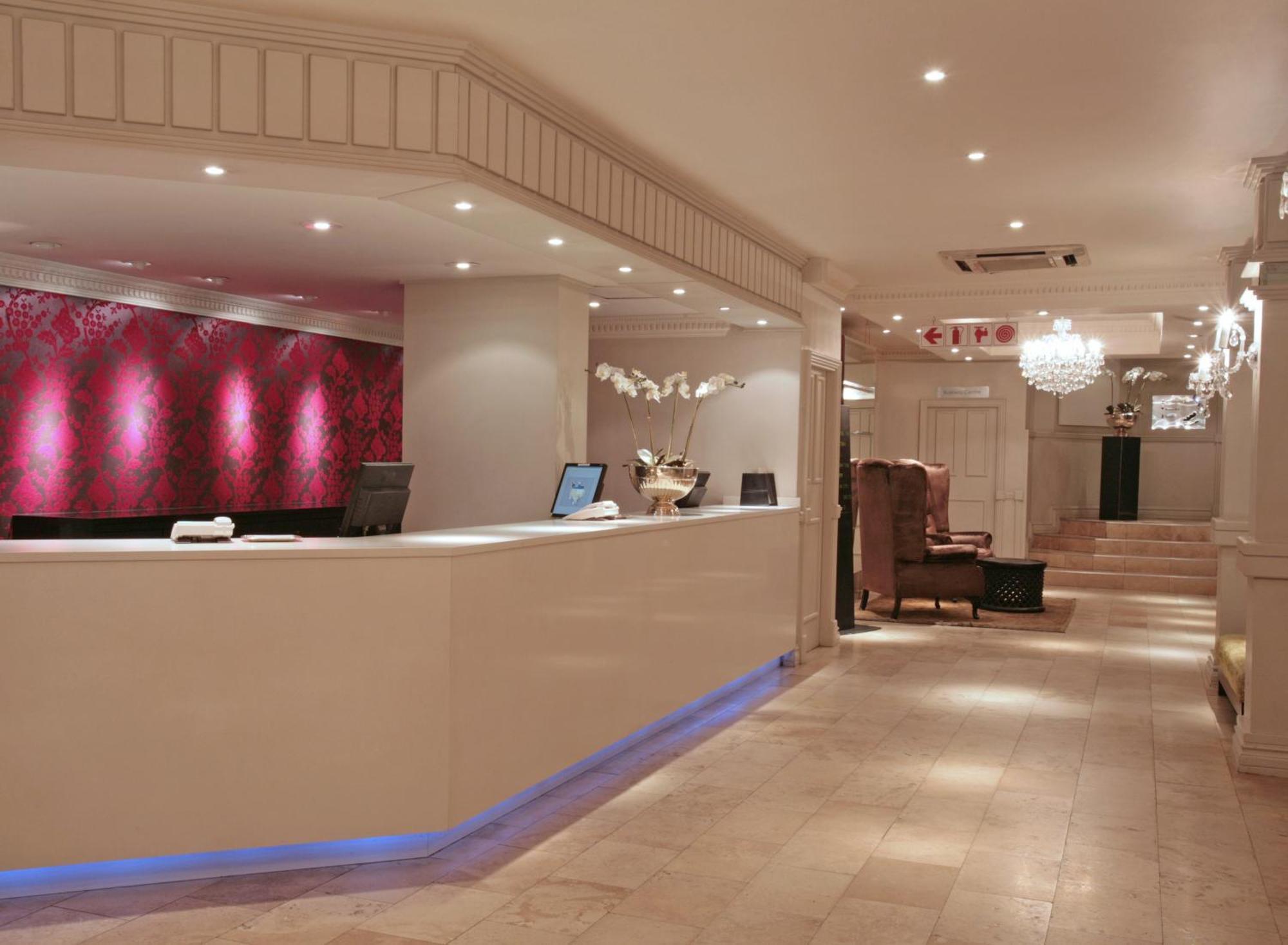 Manhattan Hotel Pretoria Bagian luar foto
