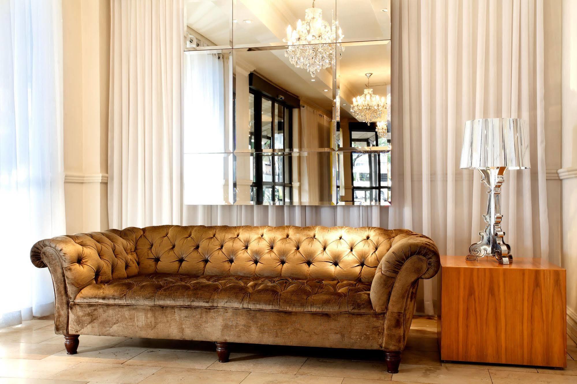 Manhattan Hotel Pretoria Bagian luar foto