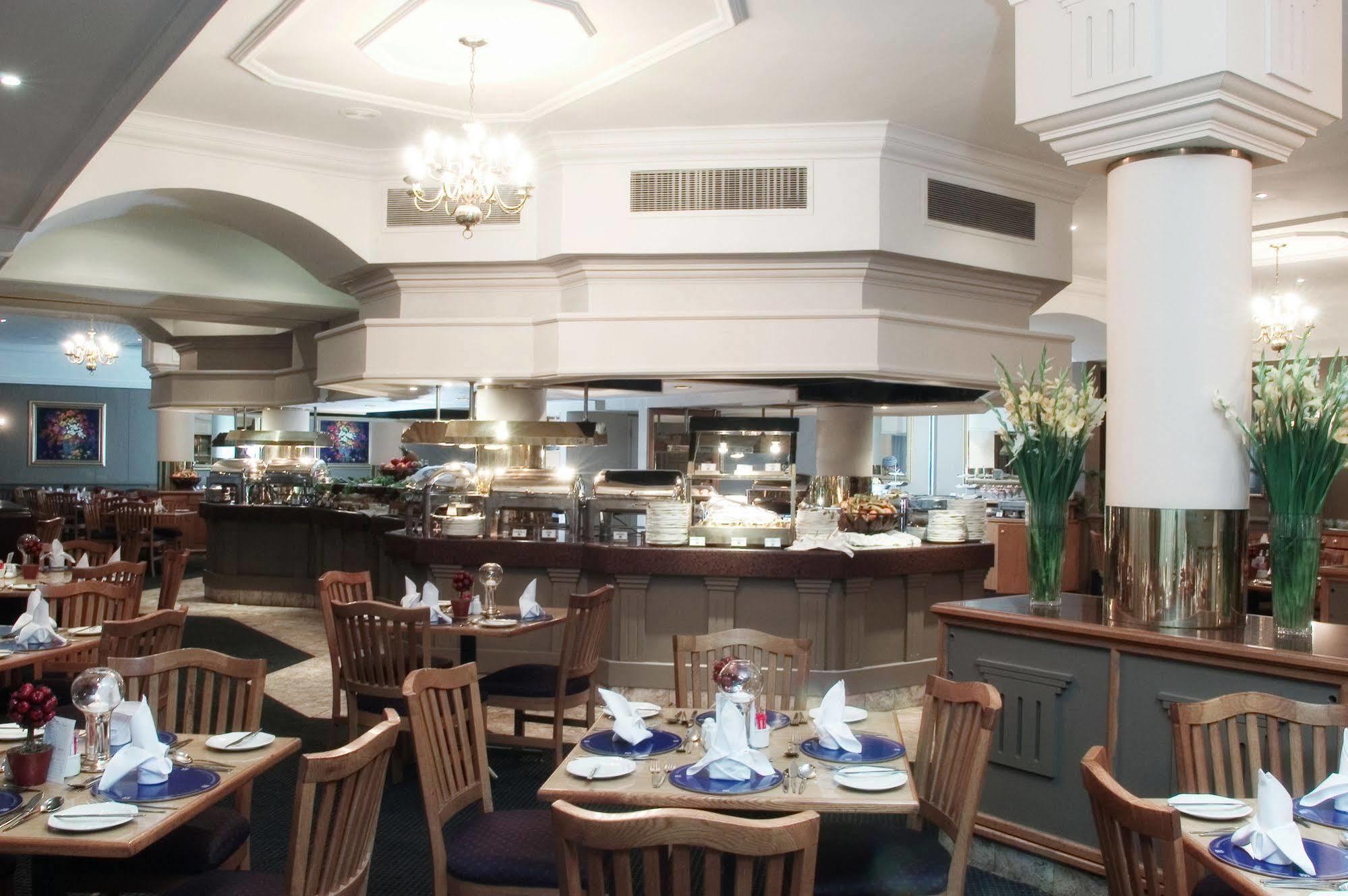 Manhattan Hotel Pretoria Bagian luar foto