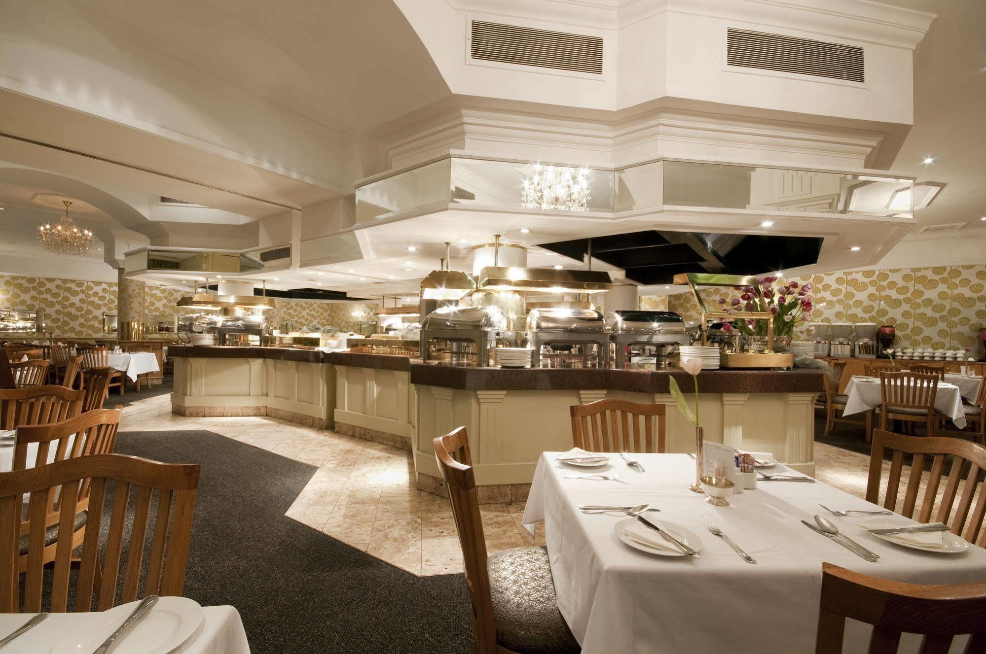 Manhattan Hotel Pretoria Bagian luar foto