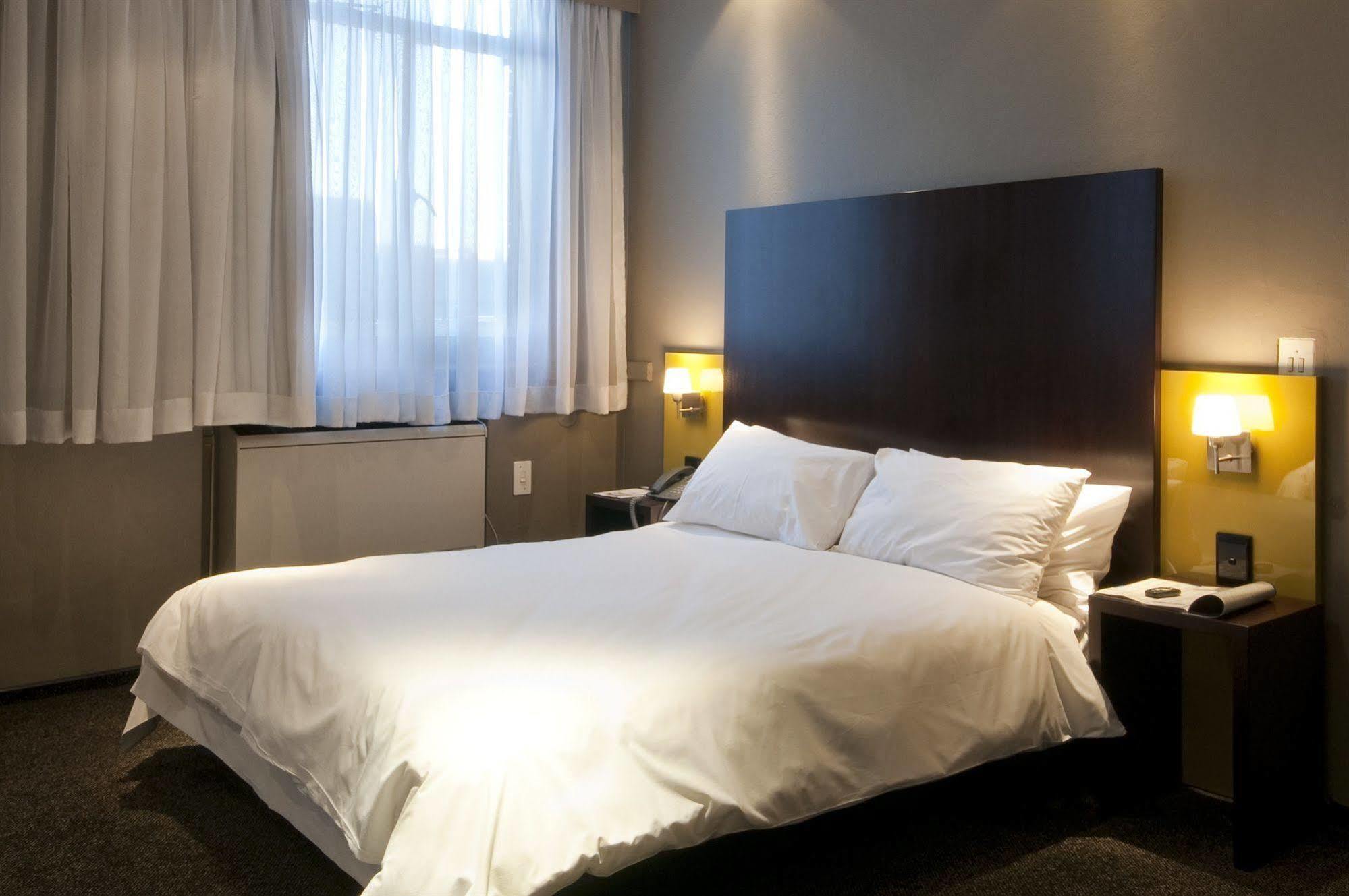 Manhattan Hotel Pretoria Bagian luar foto