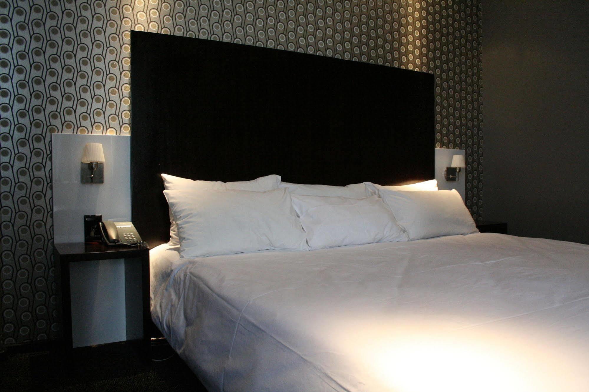 Manhattan Hotel Pretoria Bagian luar foto