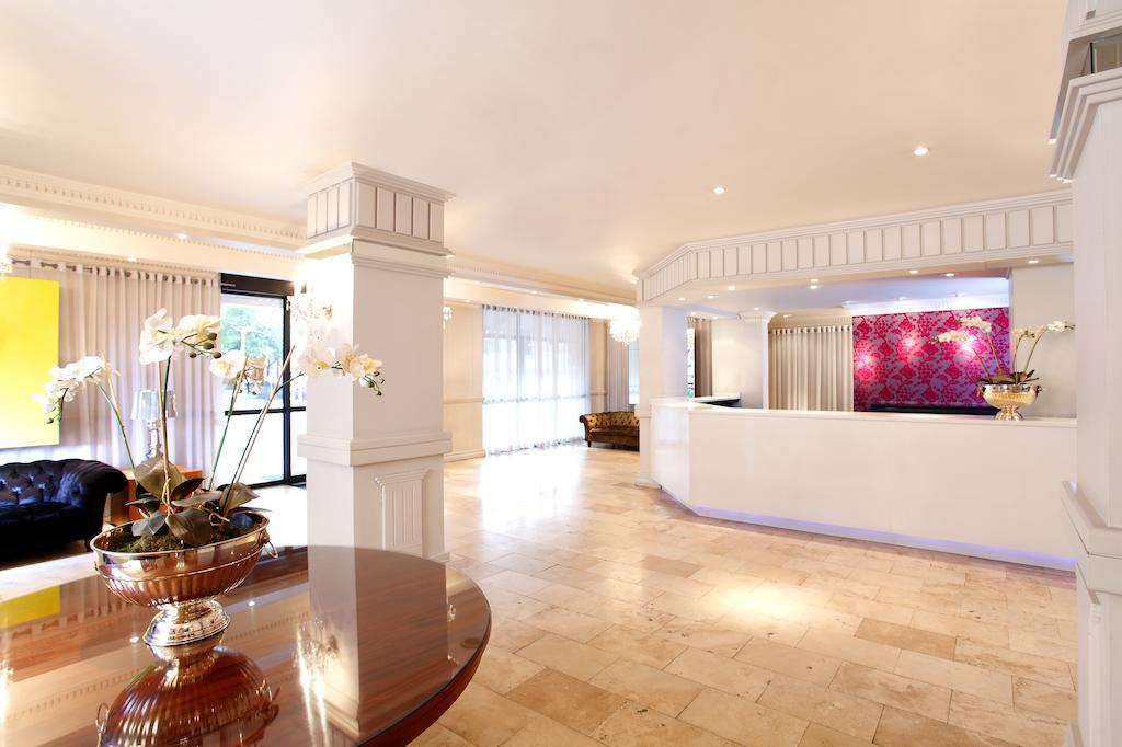 Manhattan Hotel Pretoria Bagian luar foto