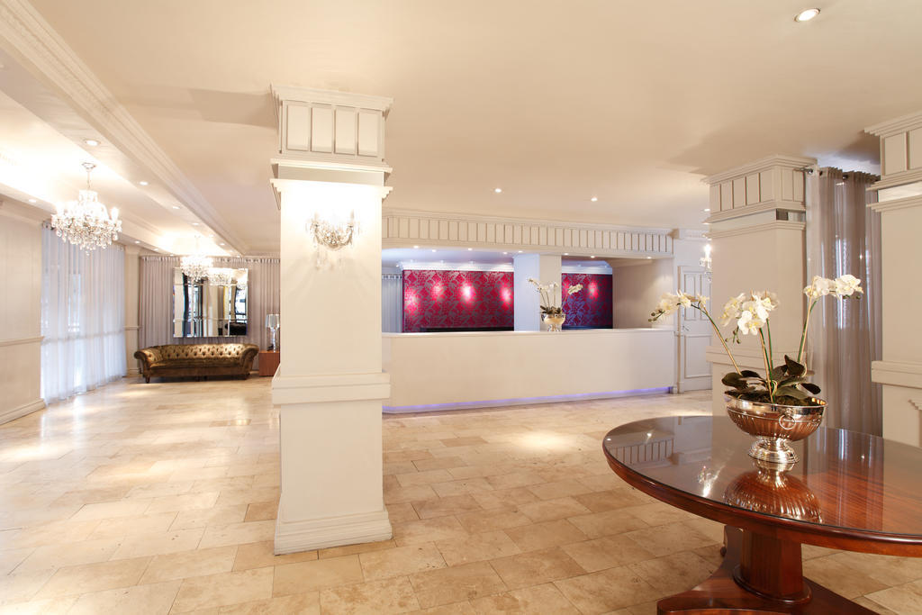 Manhattan Hotel Pretoria Bagian luar foto