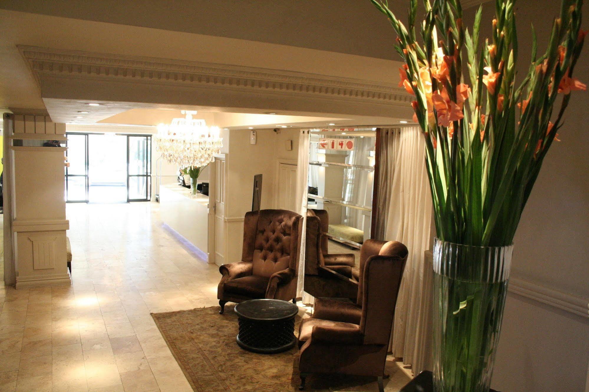 Manhattan Hotel Pretoria Bagian luar foto